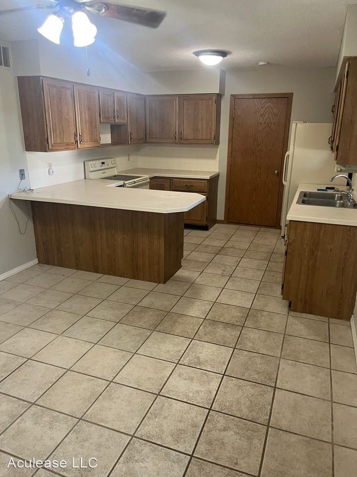 403 N Harrison Ave - Photo 3 of 15