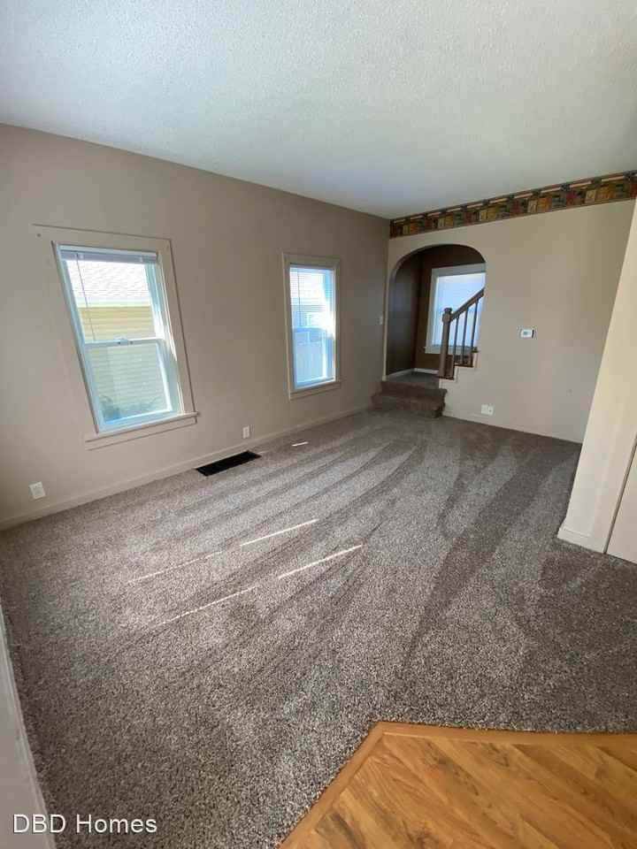 527 Morris St - Photo 2 of 8