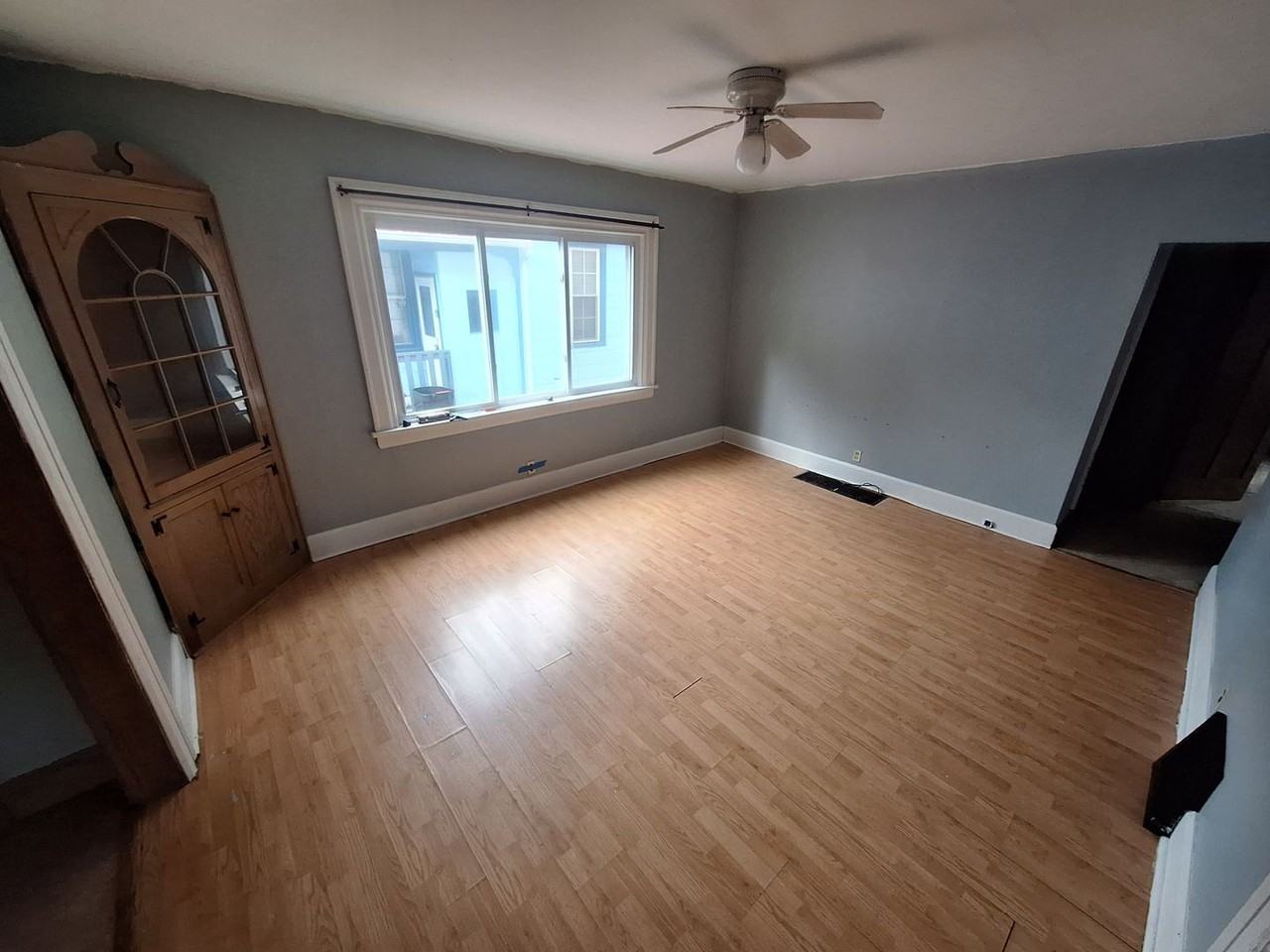 328 W 20th St - Photo 2 of 7