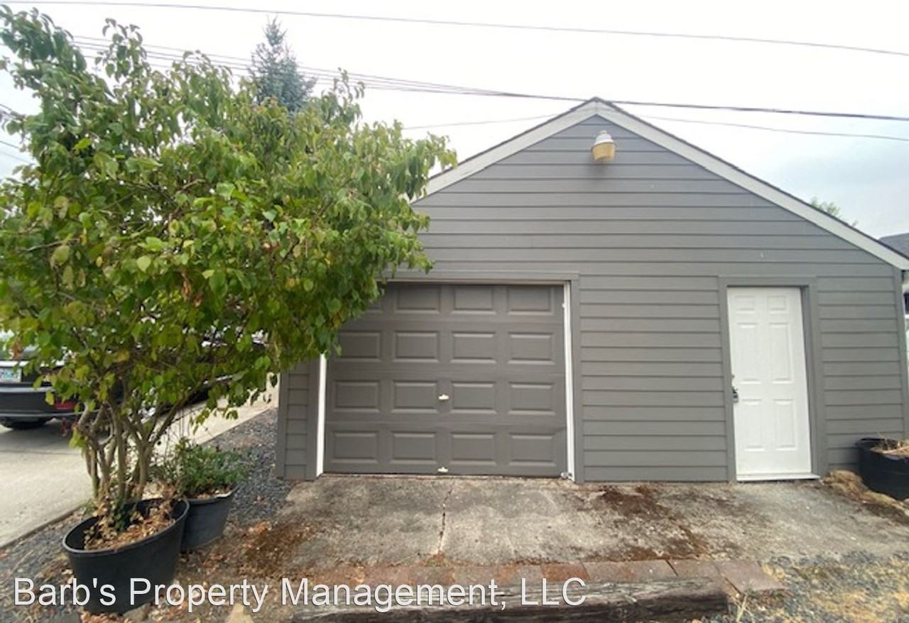 182318251827 Kalmia St. Apartments in Sweet Home, OR 97386 Zumper