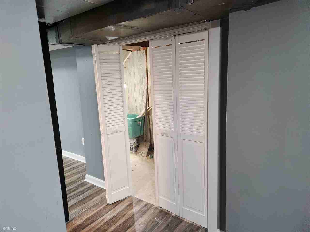 4727 Luerssen Ave - Photo 3 of 30