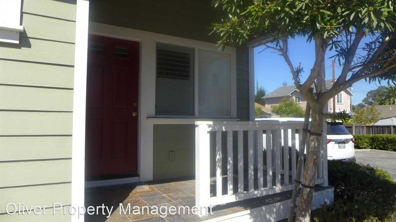 4 Holly Dr #B - Photo 3 of 20