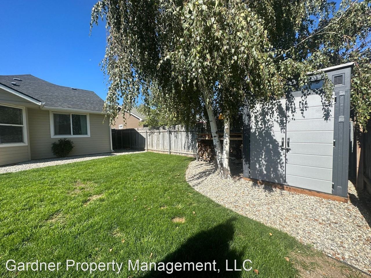 814 S Cherokee Ave - Photo 3 of 17