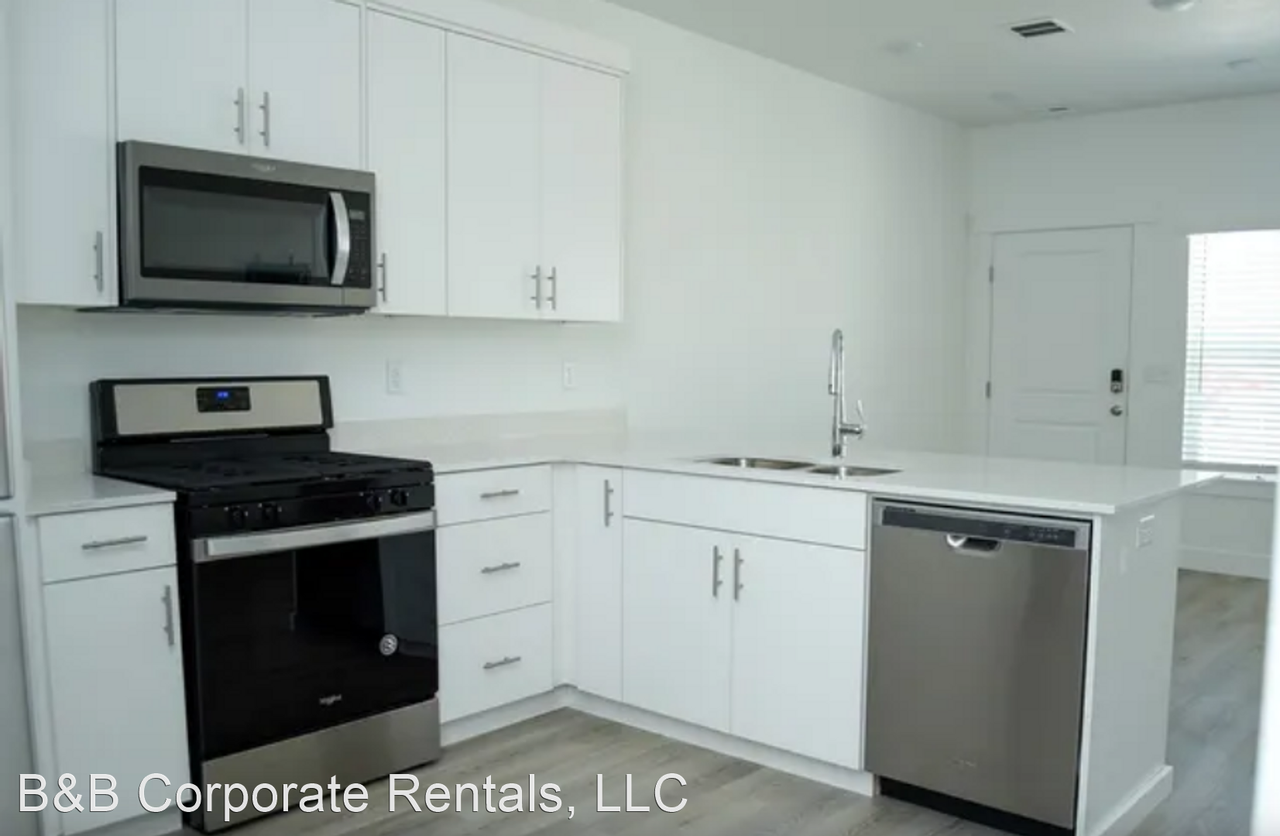 952 N 935 W - Photo 3 of 14