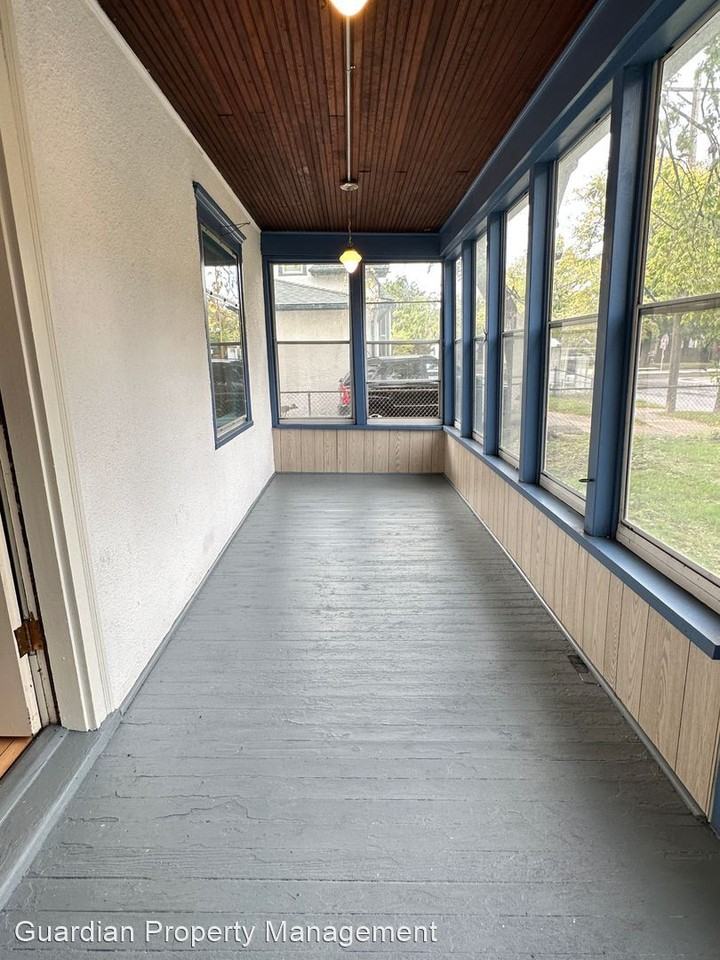 815 W 38th St - Photo 2 of 24