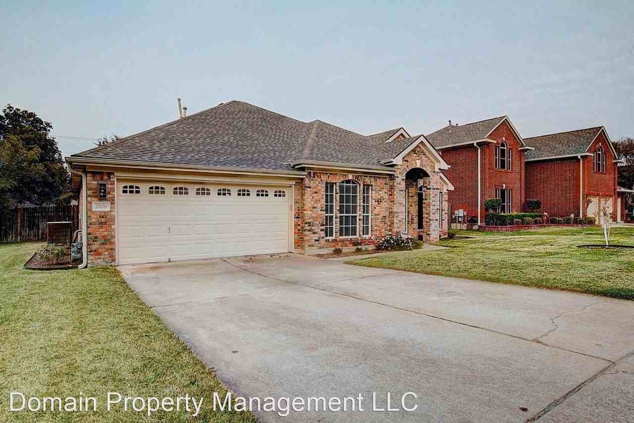 2708 Butler National Dr - Photo 2 of 20