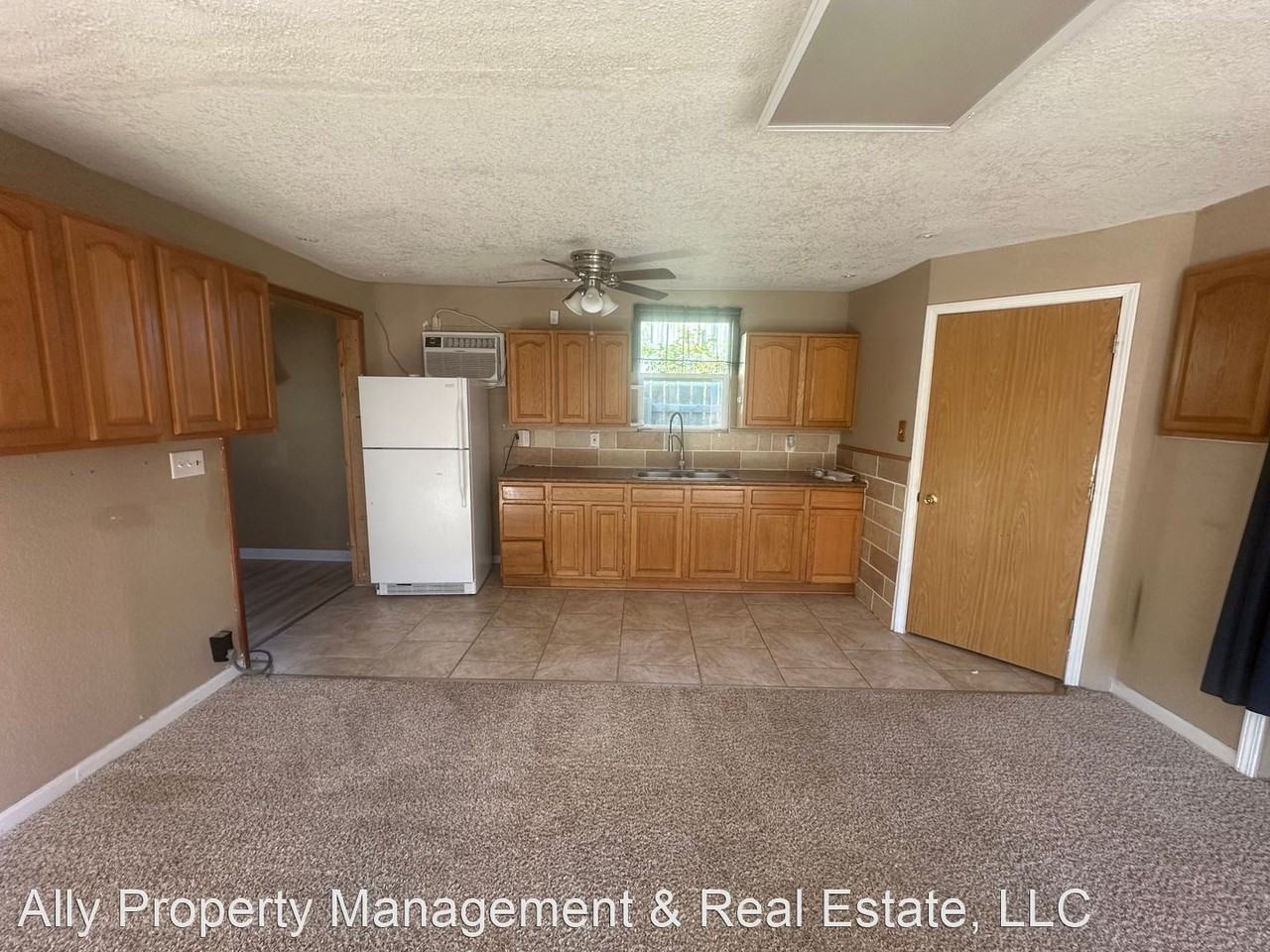 1210 9th Ave - Photo 2 of 17