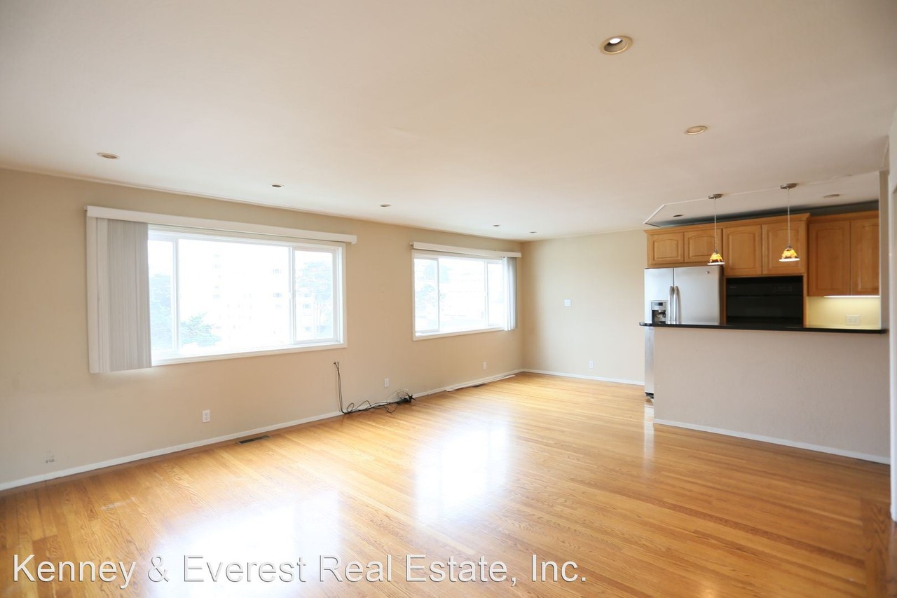 2427 Turk Blvd - Photo 3 of 22