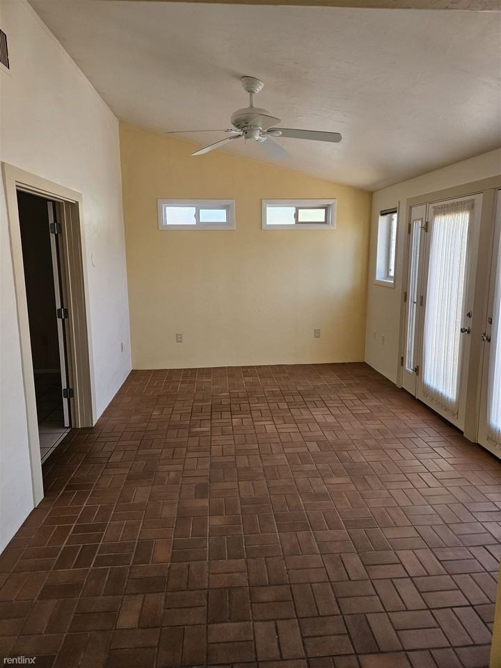 3038 N 34th St #1 - Photo 3 of 7