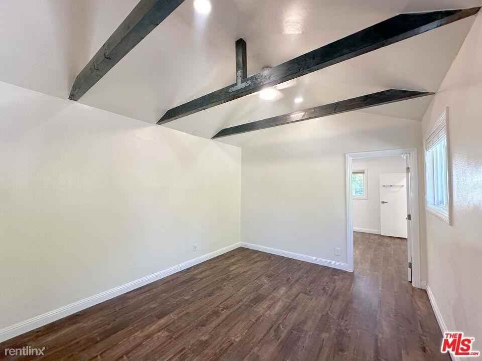 2664 Queen St #1-2 - Photo 3 of 9