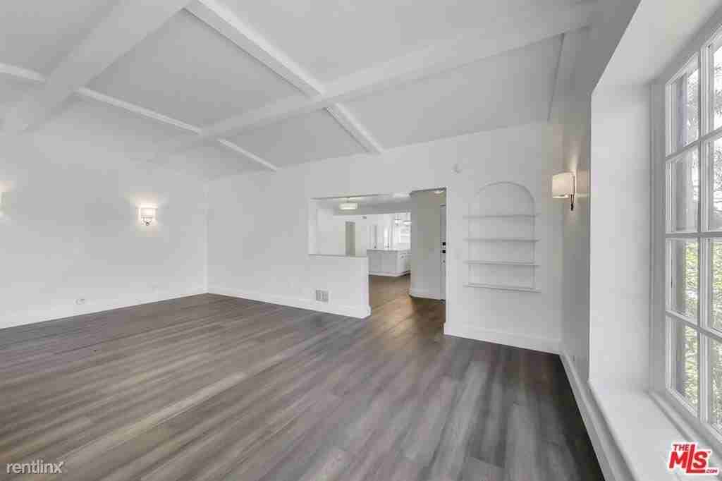 1100 S Genesee Ave - Photo 3 of 10