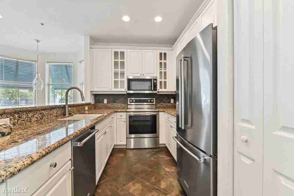 1389 Piazza Pitti - Photo 2 of 32