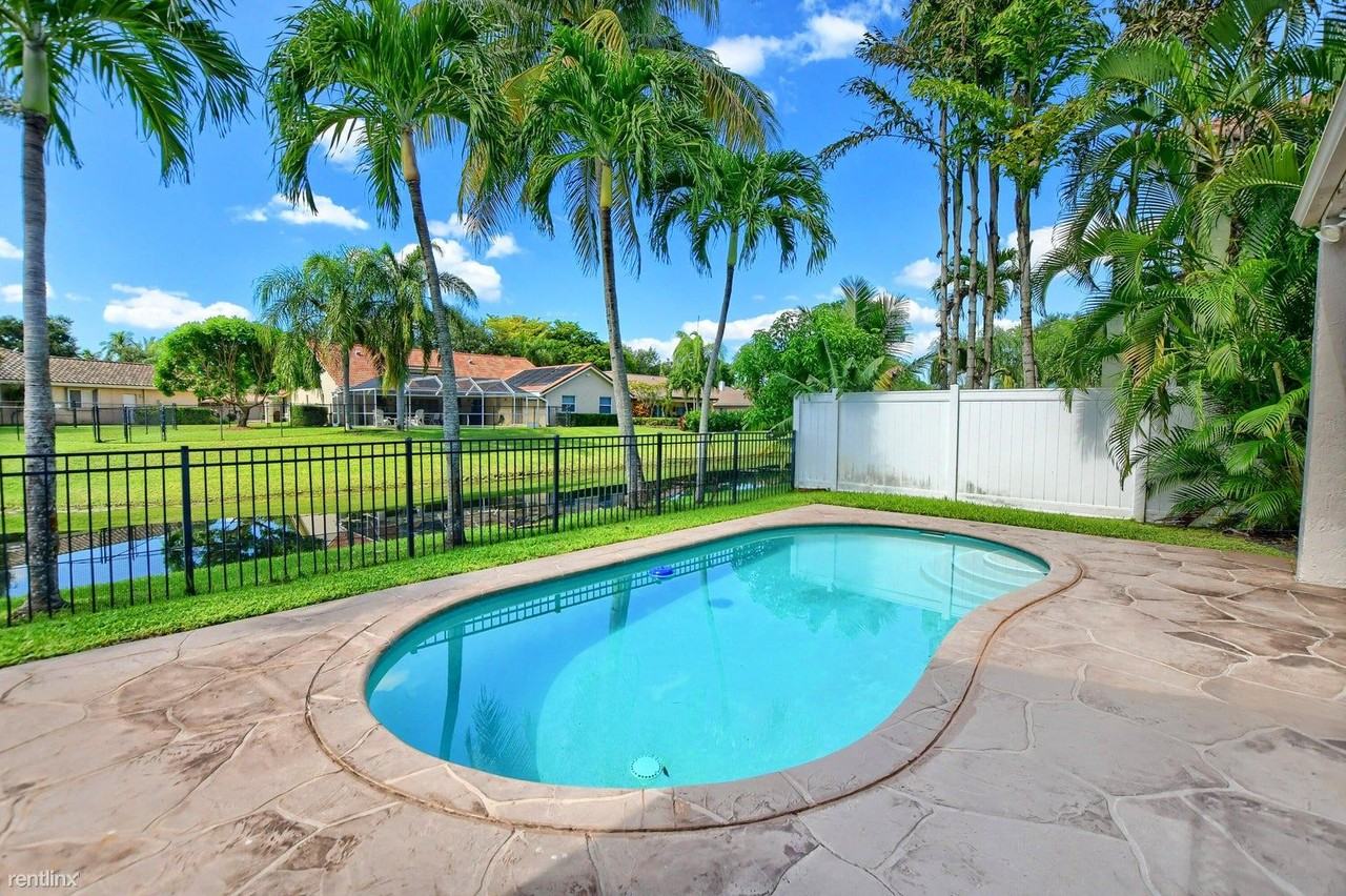 6311 Nw 58th Way - Photo 2 of 10