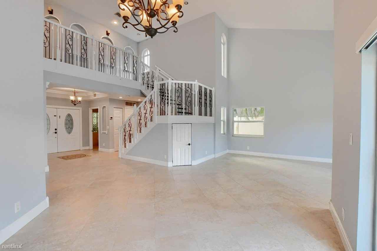 6311 Nw 58th Way - Photo 3 of 10