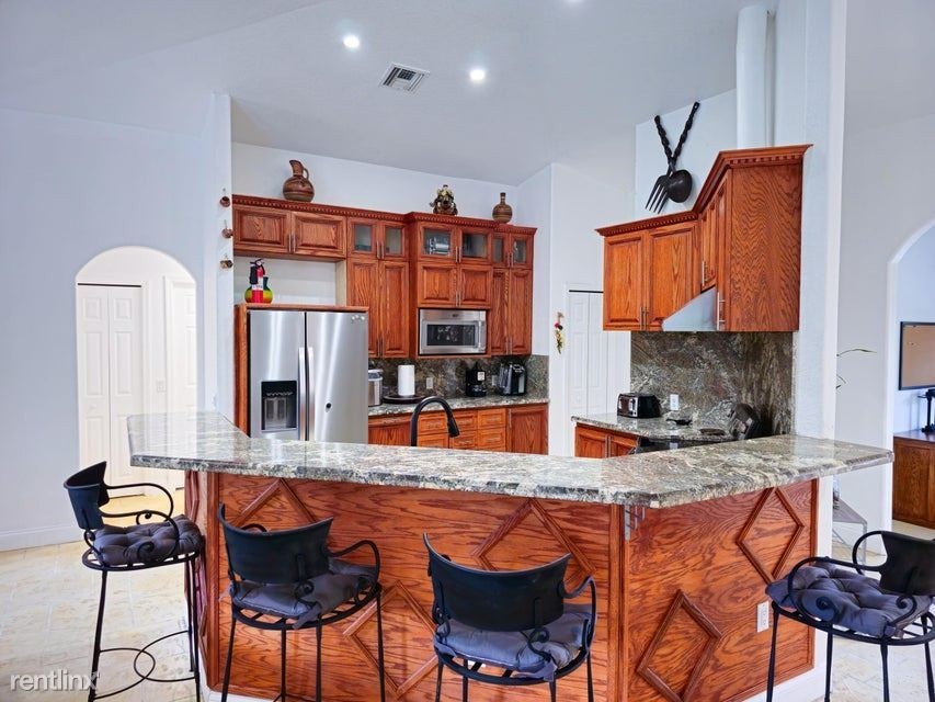 1136 Palmetto Rd - Photo 3 of 19