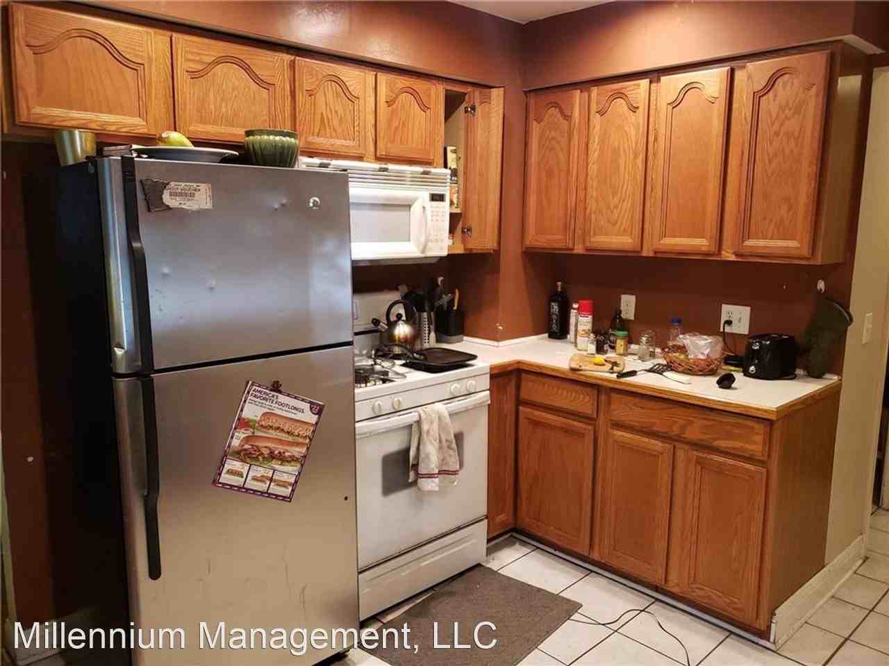 1074 11th Ave Se - Photo 3 of 16