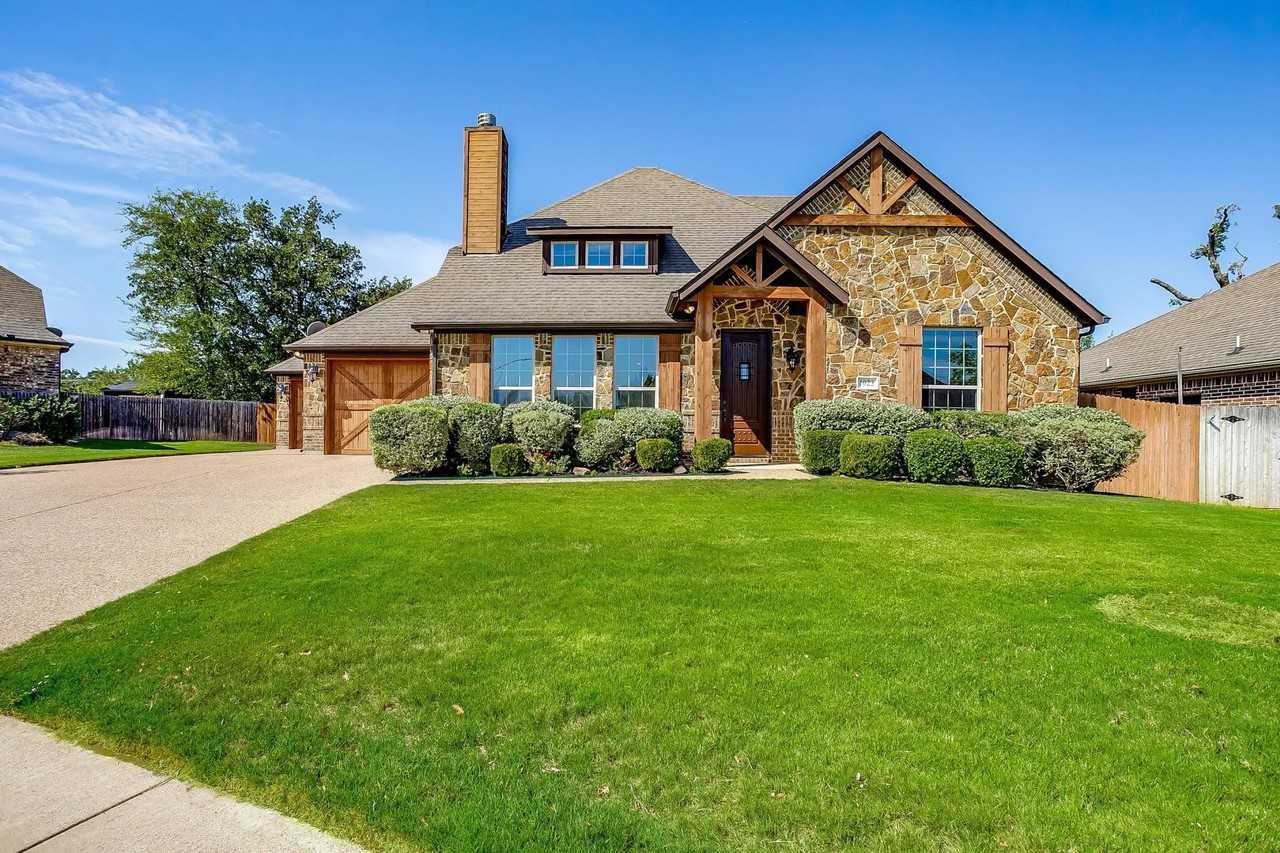 1023 Winding Creek Dr - Photo 2 of 25