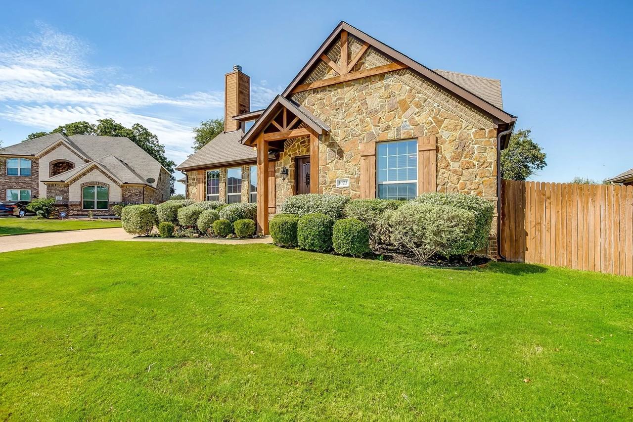 1023 Winding Creek Dr - Photo 3 of 25