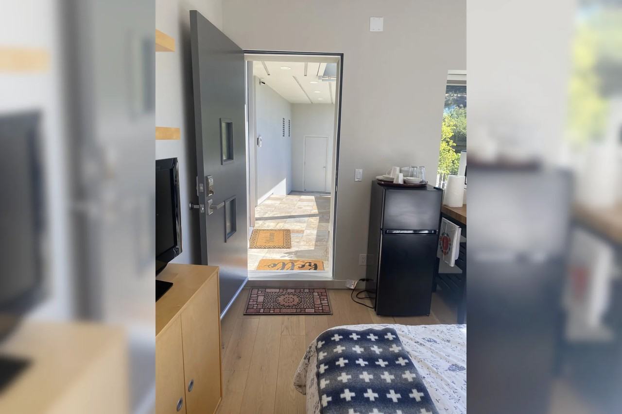 3310 Robinson Dr - Photo 3 of 29