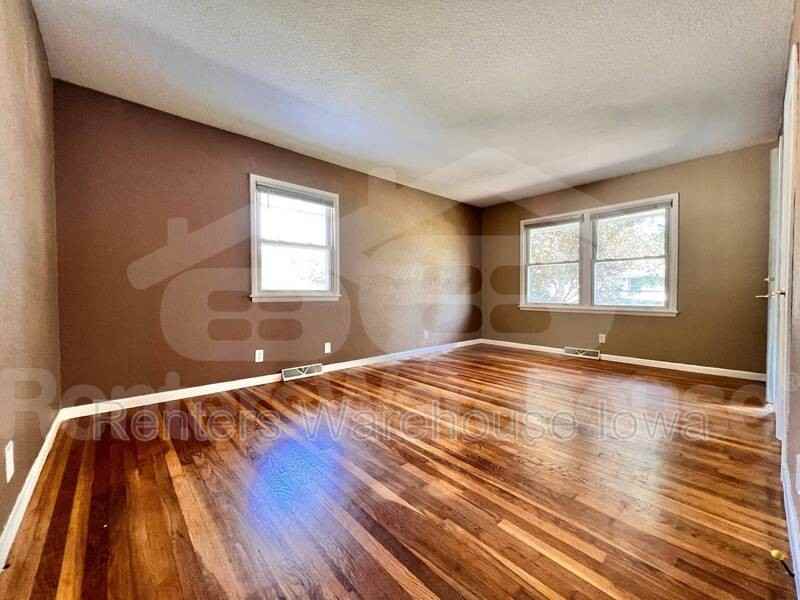 2606 E 39th St - Photo 2 of 23