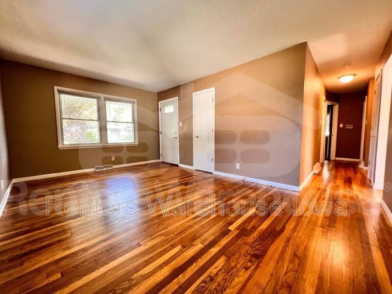 2606 E 39th St - Photo 3 of 23