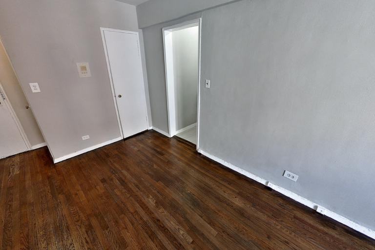 E 58th St #2EF - Photo 2 of 4