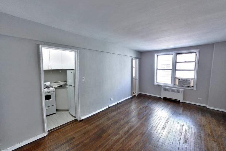 E 58th St #2EF - Photo 3 of 4