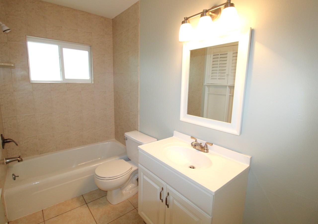 2304 Ringling Boulevard #207 - Photo 7 of 9