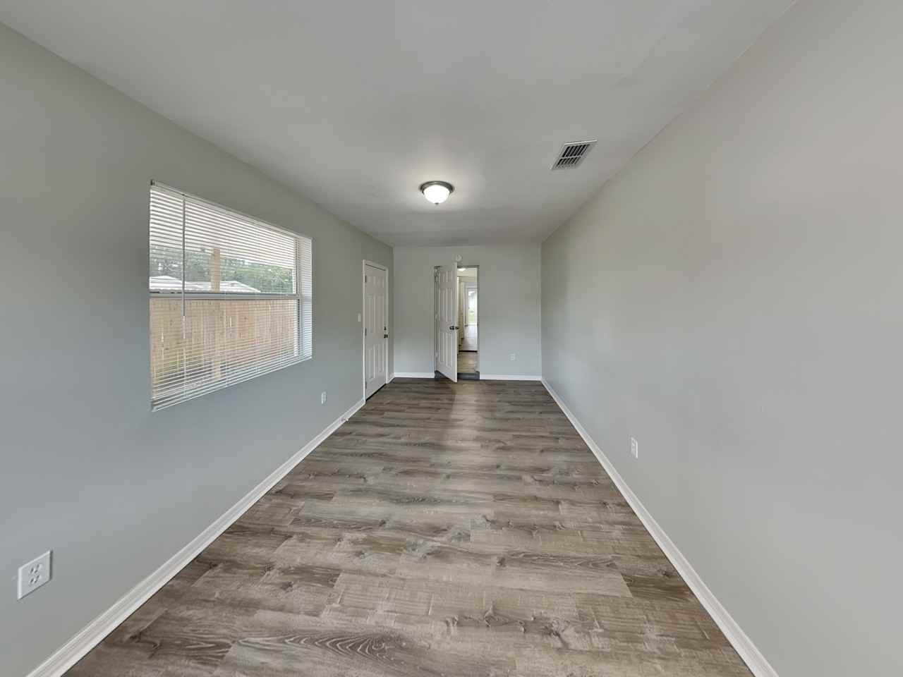 8312 N 39th St - Photo 2 of 18