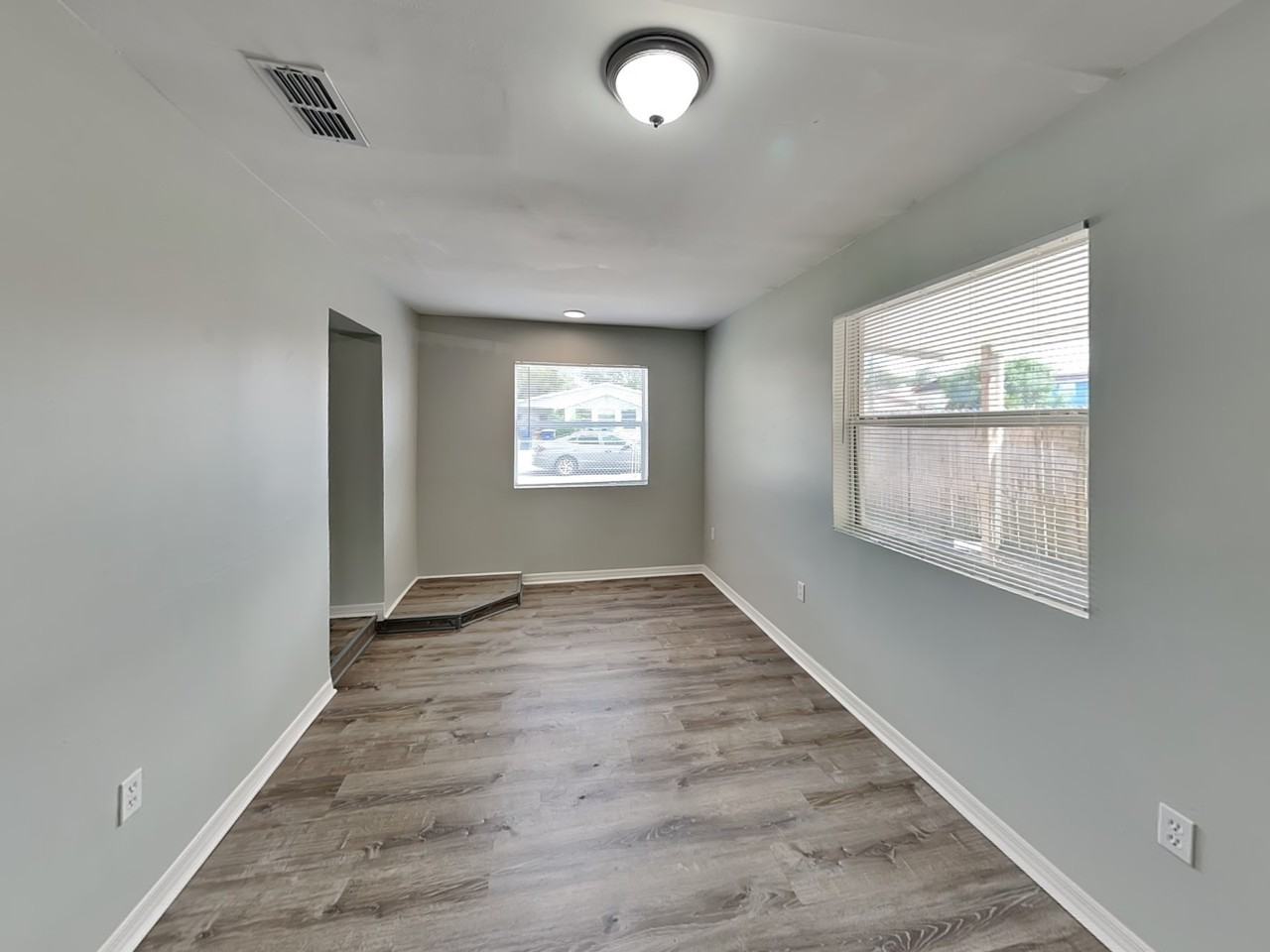 8312 N 39th St - Photo 3 of 18