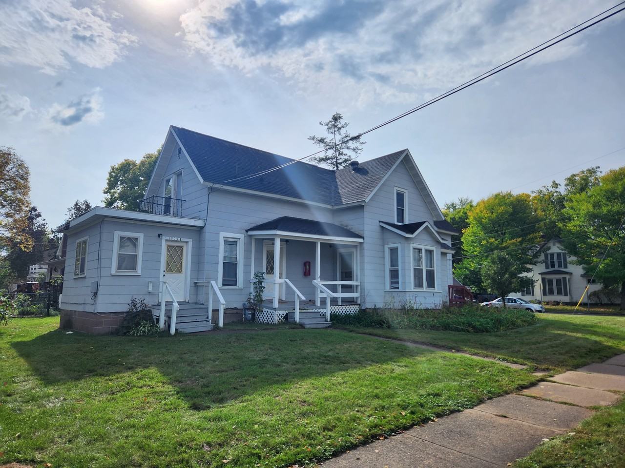 1503 S Farwell St Apartments in Third Ward, Eau Claire, WI 54701 Zumper