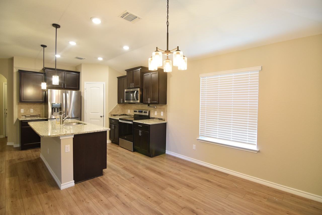 5914 Galveston Rd - Photo 4 of 18