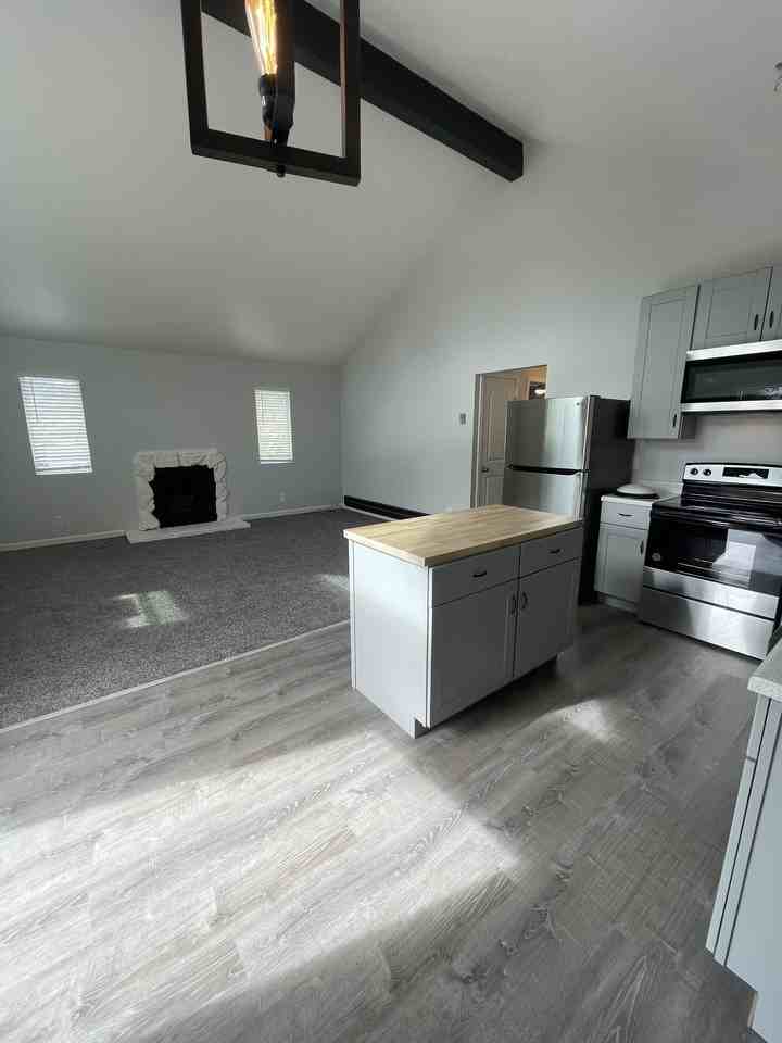 15692 Armstrong St - Photo 2 of 13