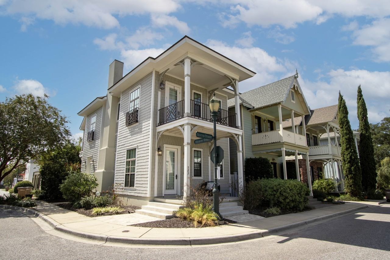 523 Santos St - Photo 2 of 24