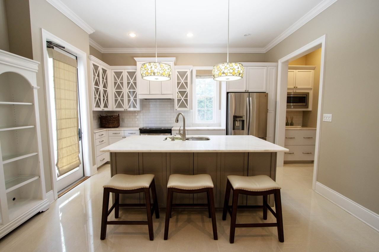 523 Santos St - Photo 3 of 24