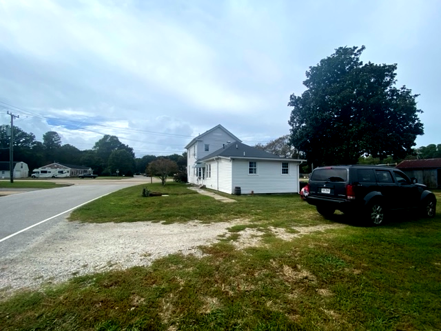 915 Yorktown Rd - Photo 2 of 18