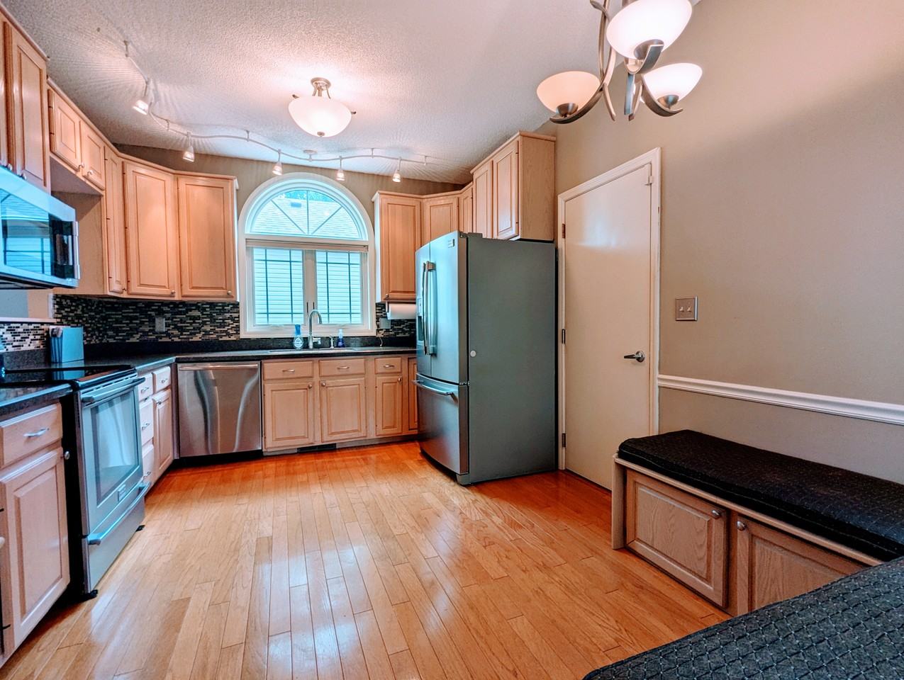 7971 Highpointe Ct - Photo 4 of 21