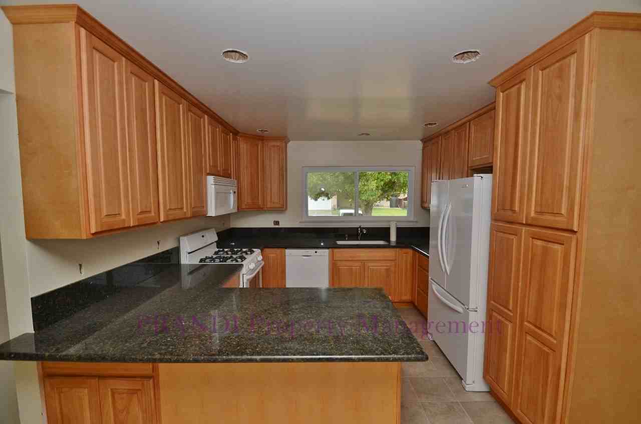 259 Arias St - Photo 3 of 20