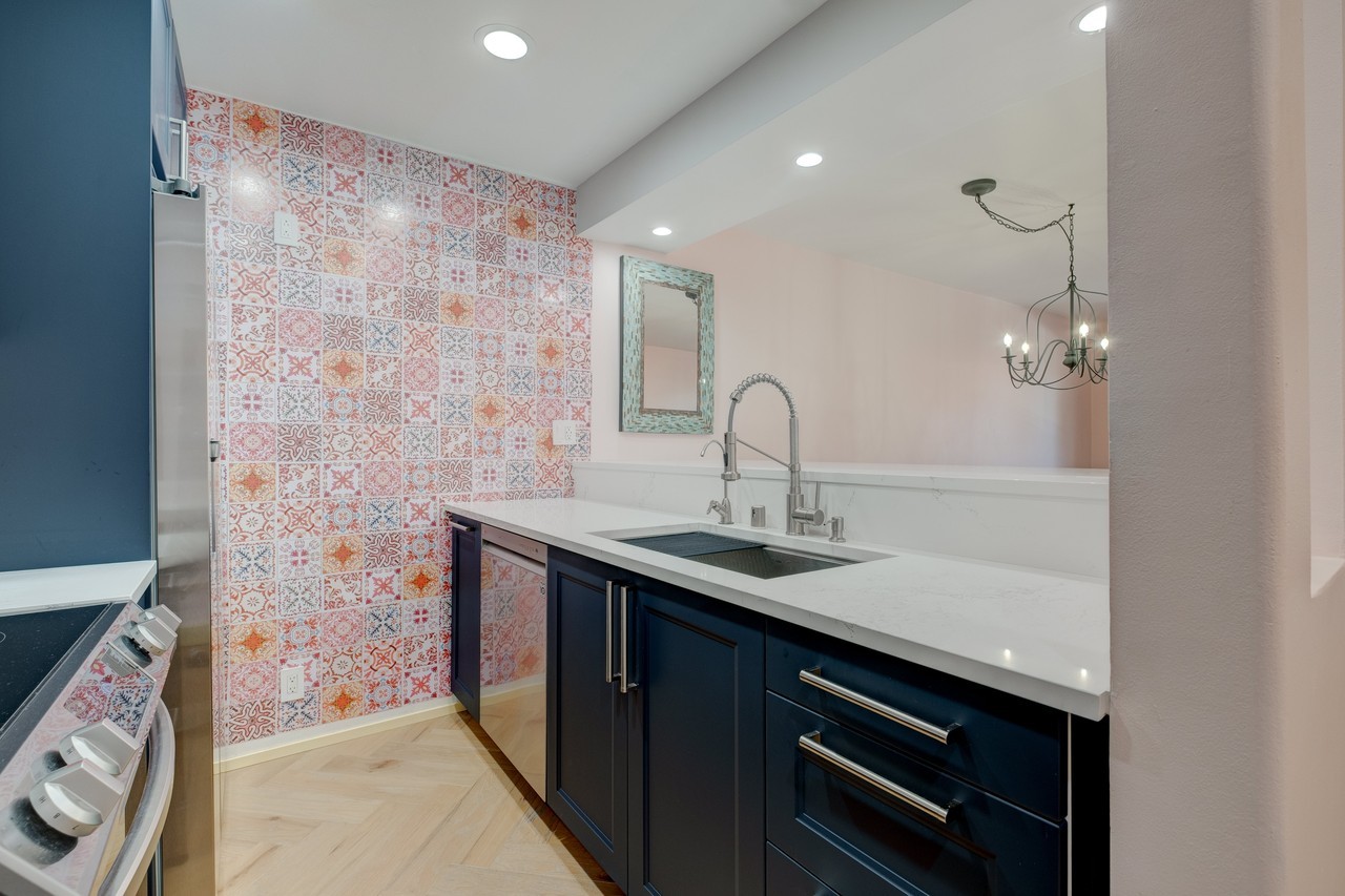 1351 N Orange Dr - Photo 3 of 23