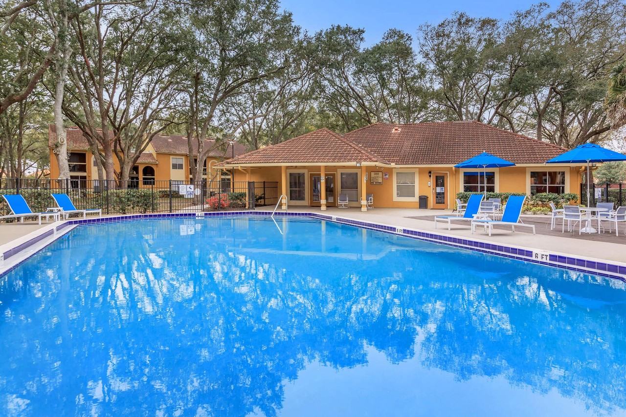 Images Condominiums - Photo 2 of 32