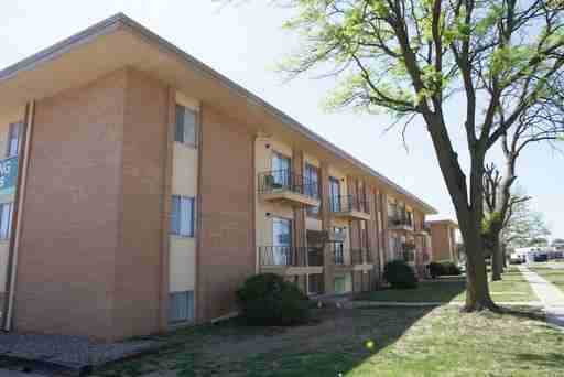 2444 S Glendale St #135