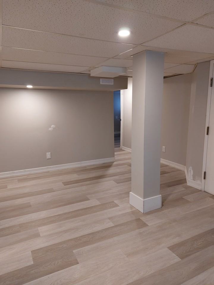 611 Southworth Street South - Photo 2 of 6