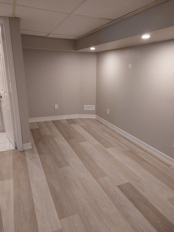 611 Southworth Street South - Photo 3 of 6