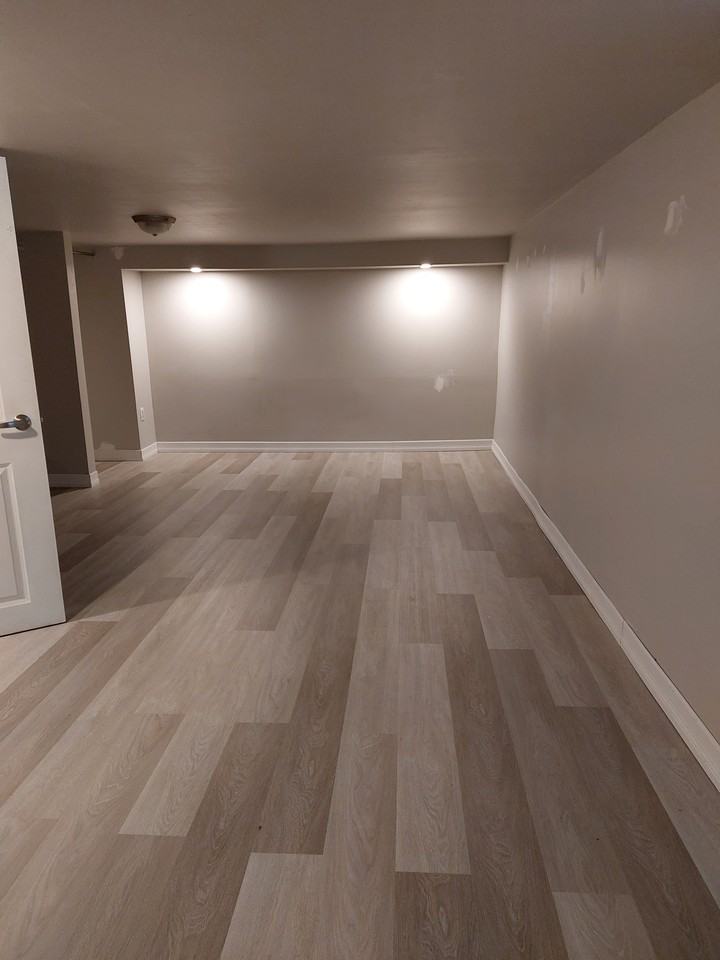 611 Southworth Street South - Photo 5 of 6