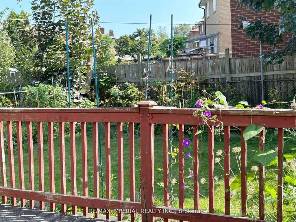 145 Risebrough Circuit - Photo 2 of 17