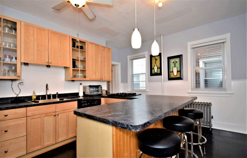 206 E 4th St - Photo 2 of 14