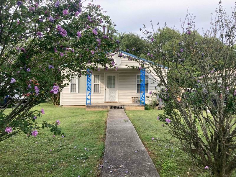 1879 Mcminnville, McMinnville, TN 37110 2 Bedroom House for 900/month