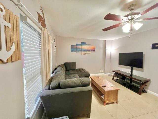 1441 Ne 3rd Ave - Photo 3 of 8