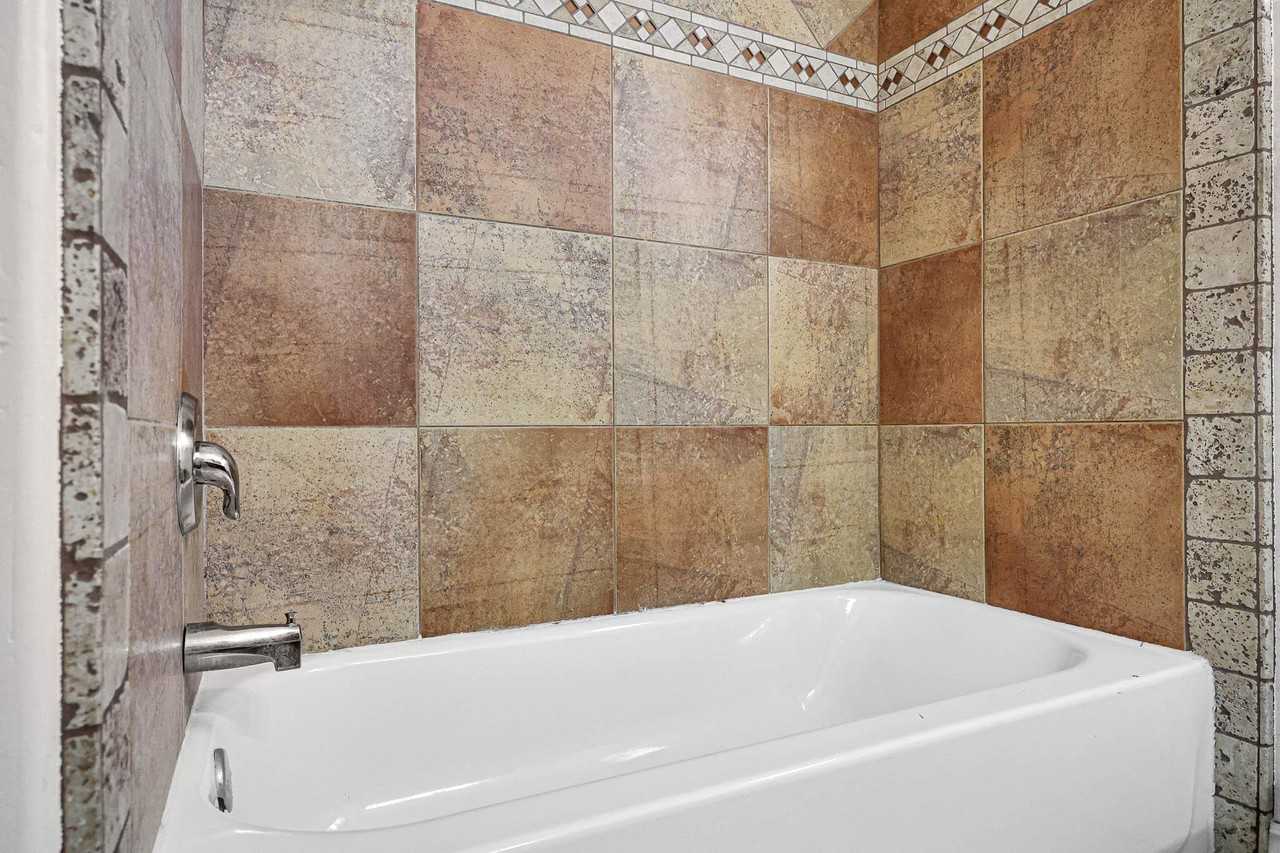 W Heatherbrae Dr - Photo 4 of 11