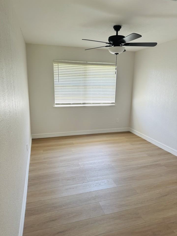 808 W Mulberry St - Photo 3 of 18